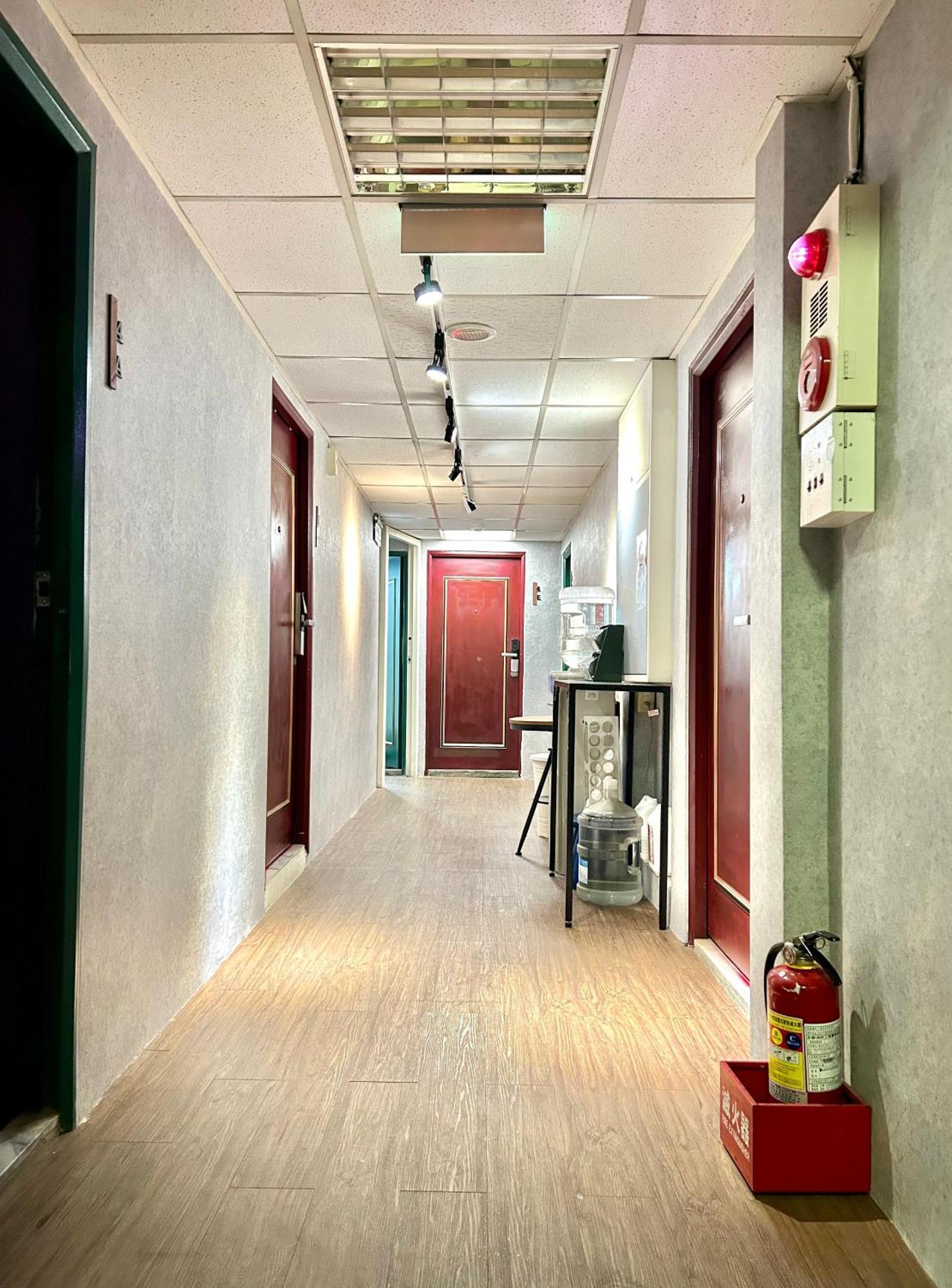Taipei Triple Tiger Inn Екстер'єр фото